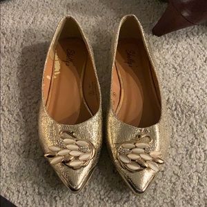 Gorgeous gold Shully’s  swan flats